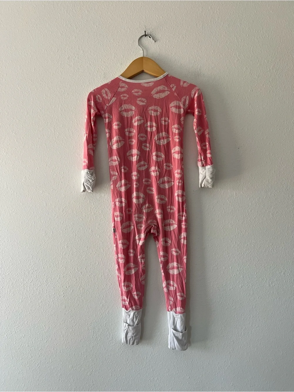 LITTLE SLEEPIES | Kiss Lips Jammies | 12-18 mos